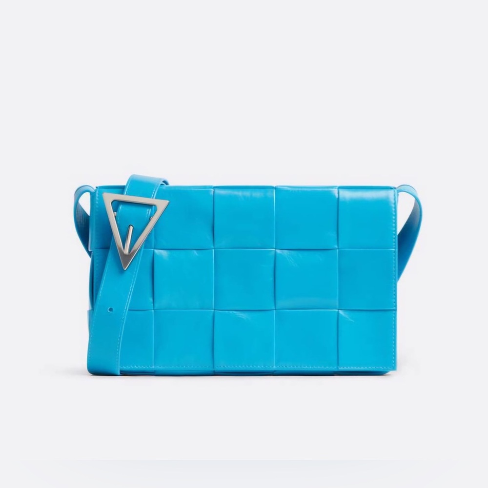 🩵Bottega Veneta🩵Medium Intreccio leather Cross-Body Bag🩵